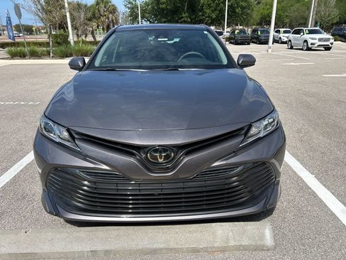 Used 2020 Toyota Camry LE image 3