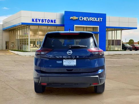 Used 2025 Nissan Rogue SV FWD image 6