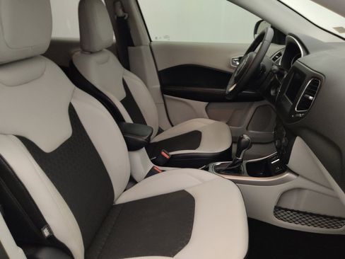 Used 2019 Jeep Compass Latitude FWD image 21