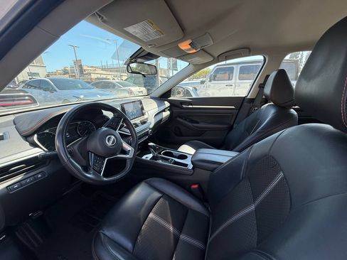 Used 2025 Nissan Altima 2.5 SR FWD image 5