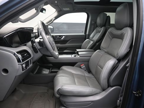 Used 2018 Lincoln Navigator Reserve w/ Technology Package image 19