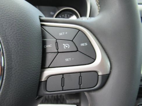 Used 2021 Jeep Compass Latitude FWD image 21