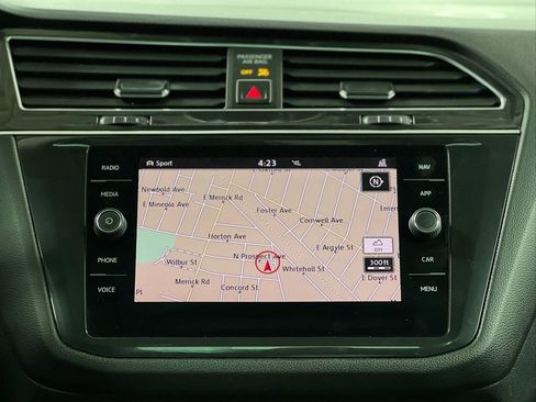 Used 2018 Volkswagen Tiguan SEL Premium image 28