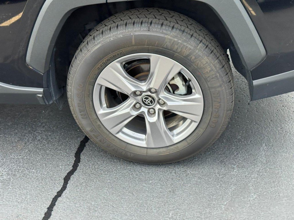Used 2025 Toyota RAV4 XLE FWD image 10