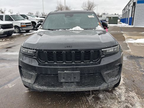 Used 2023 Jeep Grand Cherokee Altitude image 8