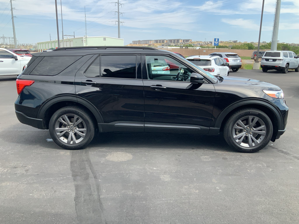 Used 2023 Ford Explorer XLT w/ Equipment Group 202A AWD/4WD image 5