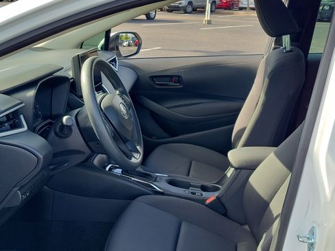 Used 2025 Toyota Corolla LE FWD image 21