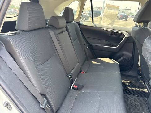 Used 2022 Toyota RAV4 LE AWD/4WD image 14