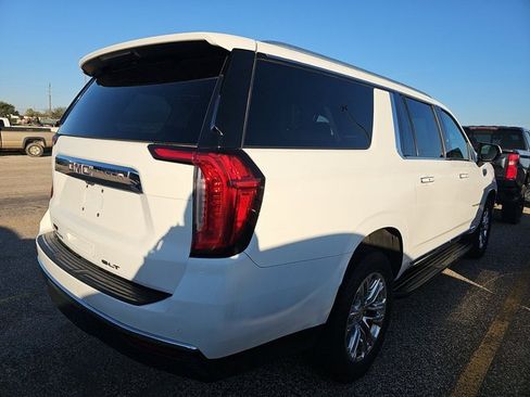 Used 2021 GMC Yukon XL SLT image 2