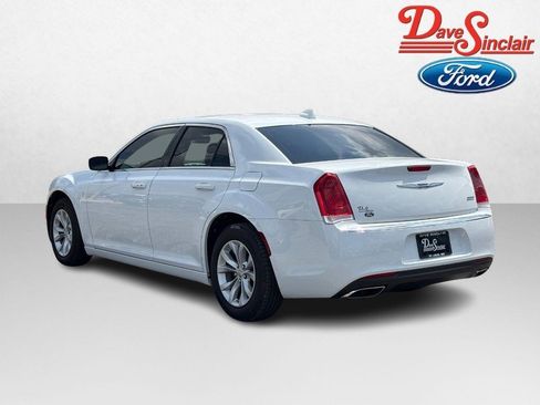 Used 2023 Chrysler 300 Touring RWD image 9