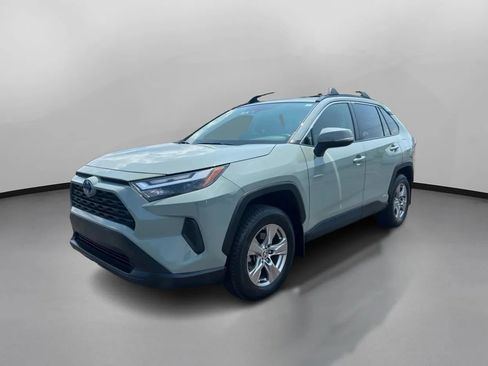 Used 2022 Toyota RAV4 XLE w/ Convenience Package AWD/4WD image 5