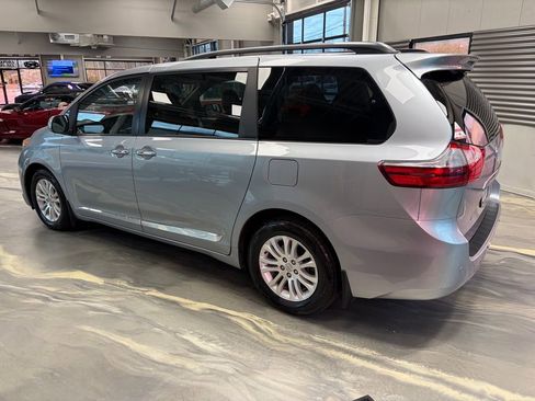 Used 2017 Toyota Sienna XLE w/ XLE Navigation Package image 38