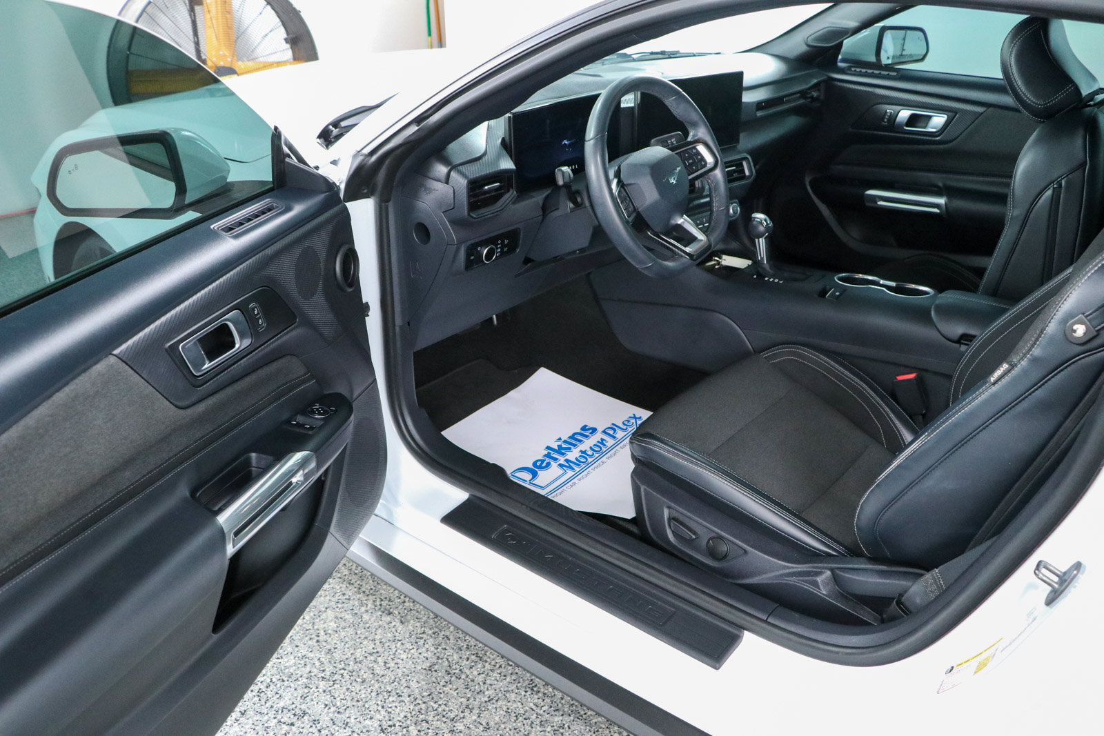 Used 2024 Ford Mustang Coupe RWD image 3