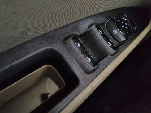 Used 2018 Ford Fusion SE w/ Fusion SE Technology Package image 27