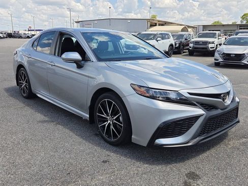 Used 2022 Toyota Camry SE w/ Cold Weather Package image 15