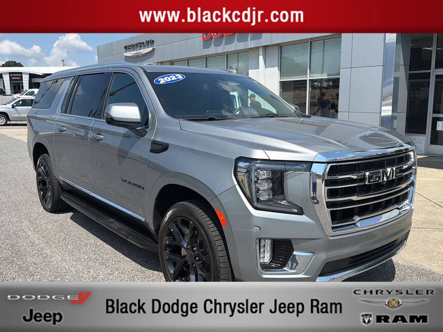 Used 2023 GMC Yukon XL SLT w/ SLT Premium Package AWD/4WD image 1