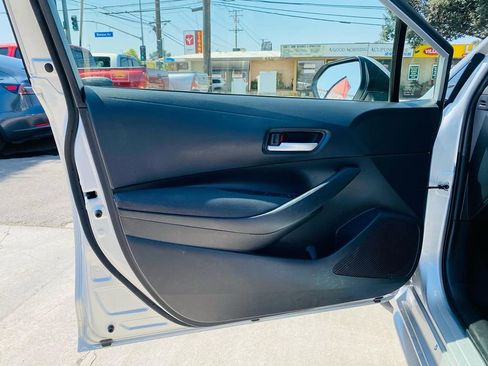 Used 2020 Toyota Corolla LE FWD image 18