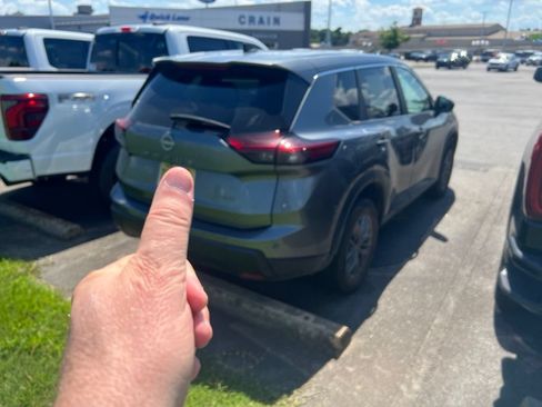 Used 2024 Nissan Rogue S AWD/4WD image 6