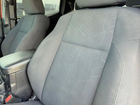 Used 2017 Toyota Tacoma TRD Sport w/ Tow Package (A/T) image 14