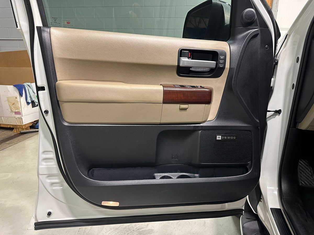 Used 2016 Toyota Sequoia Platinum AWD/4WD image 29