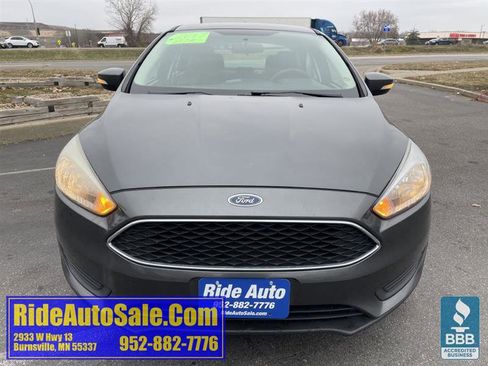 Used 2017 Ford Focus SE image 2
