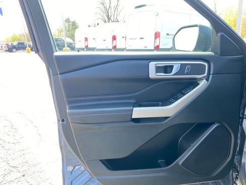 Used 2021 Ford Explorer XLT w/ Equipment Group 202A AWD/4WD image 15