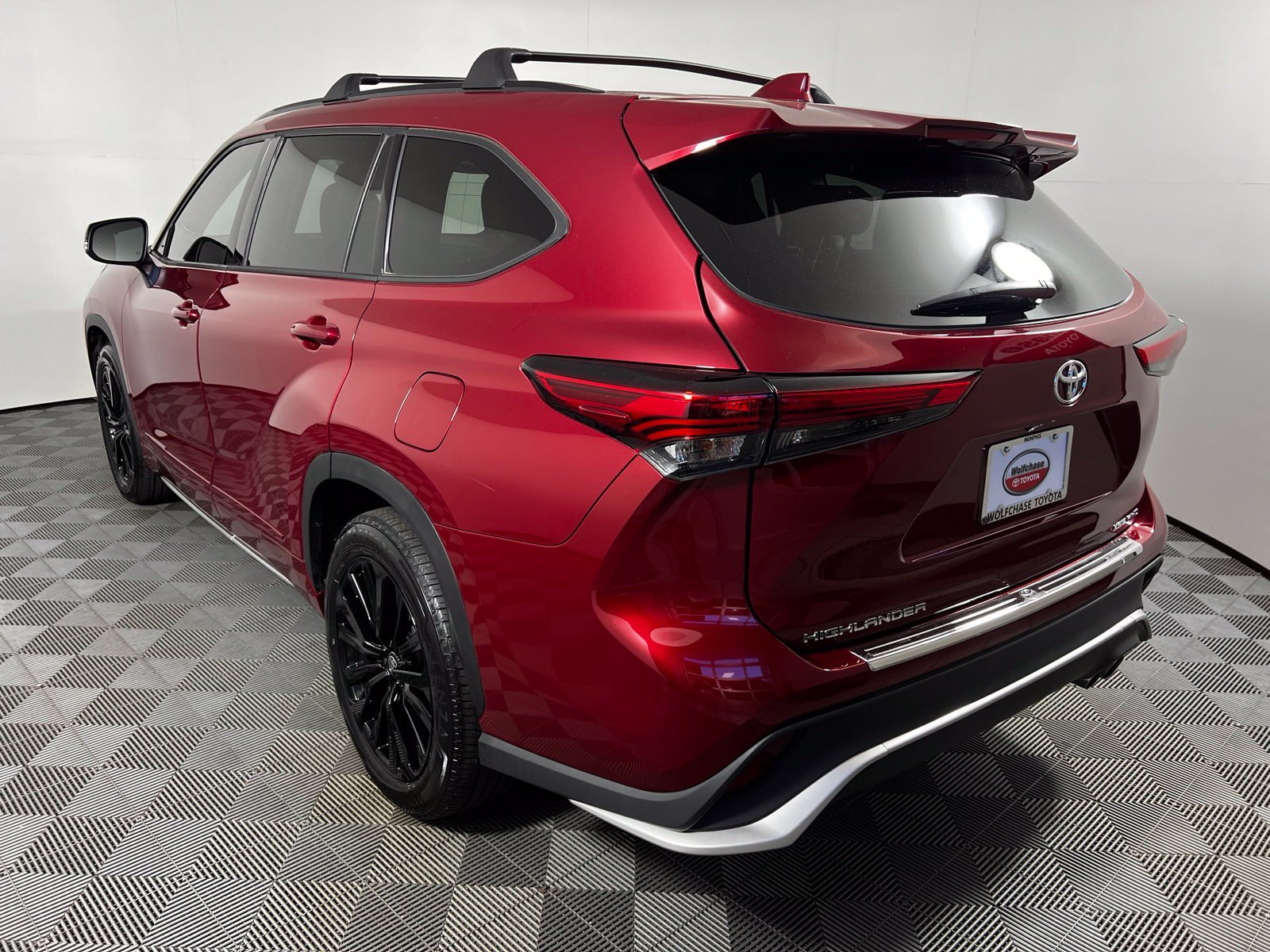 Used 2023 Toyota Highlander XSE AWD/4WD image 7