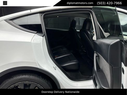 Used 2023 Tesla Model Y Long Range image 21