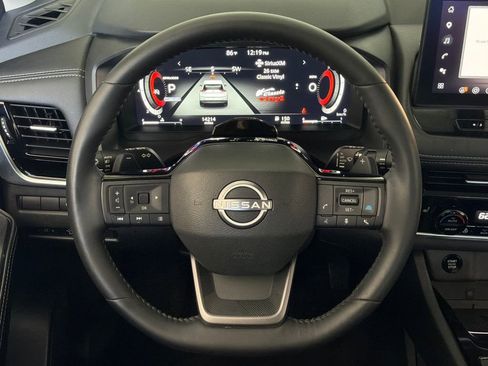 Used 2025 Nissan Rogue SL w/ Tech Package FWD image 4