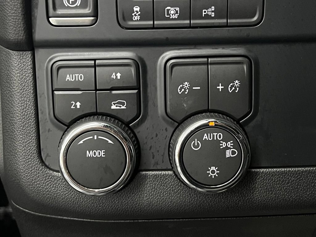 Used 2026 Chevrolet Suburban LS AWD/4WD image 15