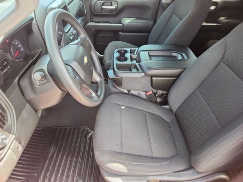 Used 2020 Chevrolet Silverado 1500 Custom w/ Custom Value Package AWD/4WD image 17
