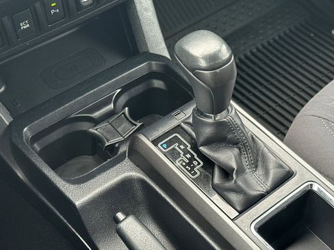 Used 2017 Toyota Tacoma TRD Off-Road w/ Premium & Technology Package image 20