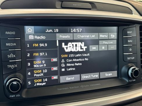 Used 2019 Kia Sorento SX image 19