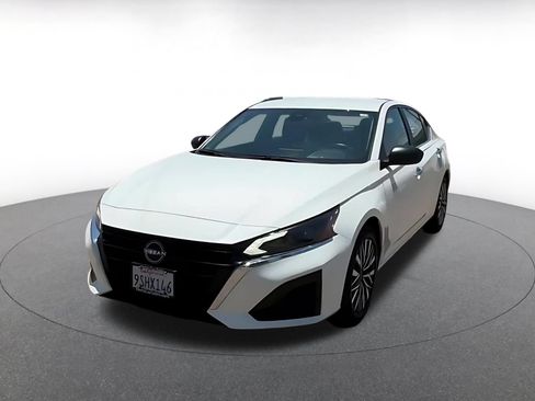 Used 2025 Nissan Altima 2.5 SV FWD image 7