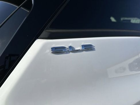 Used 2024 GMC Terrain SLE w/ Driver Convenience Package image 33