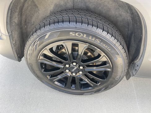 Used 2022 GMC Acadia SLT w/ Elevation Edition FWD image 12