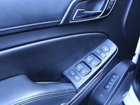 Used 2017 Chevrolet Suburban LT RWD image 11