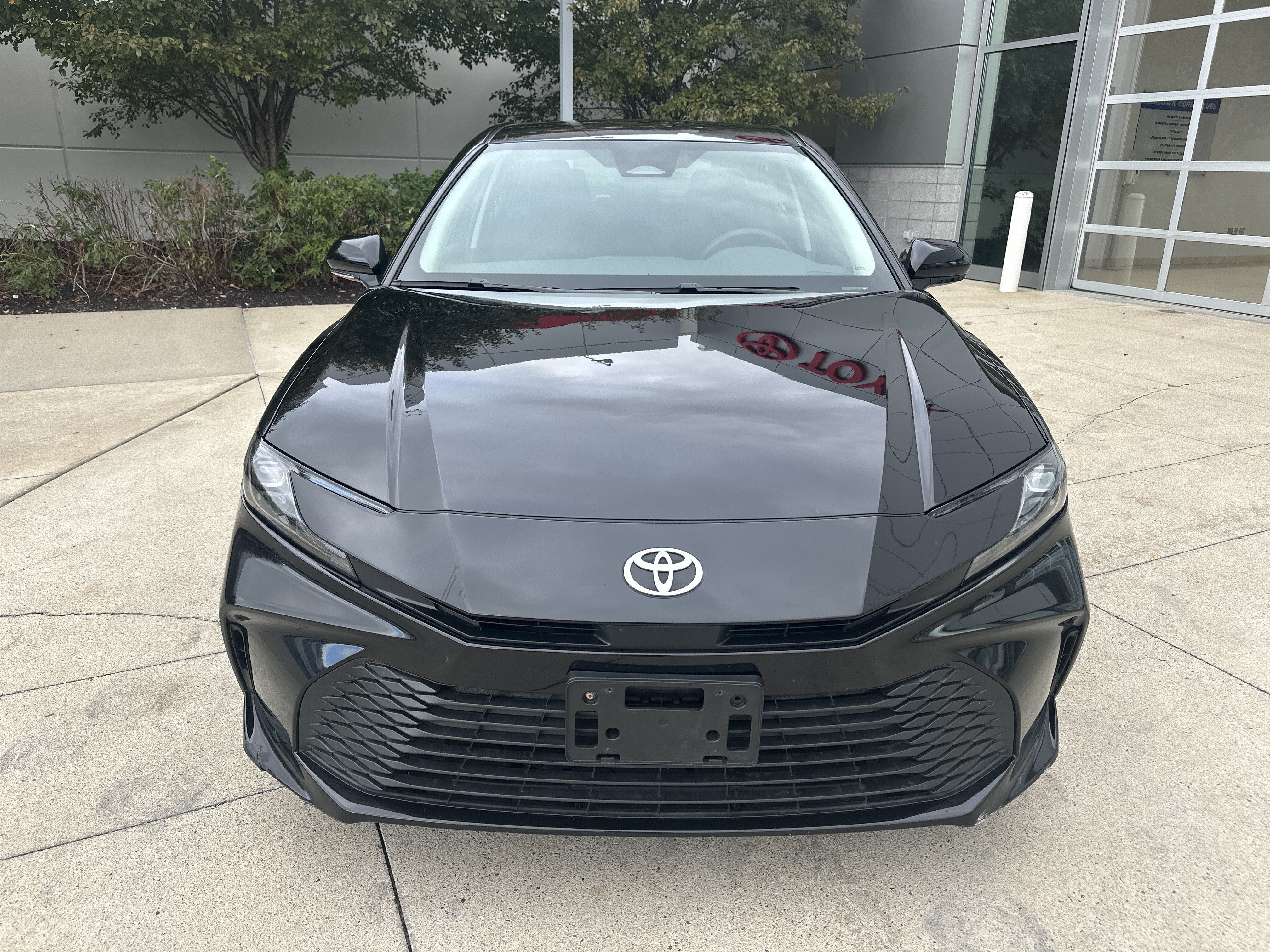 Used 2025 Toyota Camry LE FWD image 5