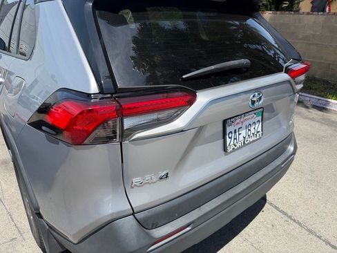 Used 2022 Toyota RAV4 LE AWD/4WD image 11