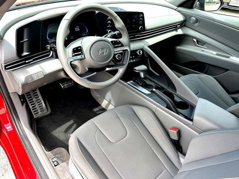Used 2025 Hyundai Elantra Sport FWD image 15
