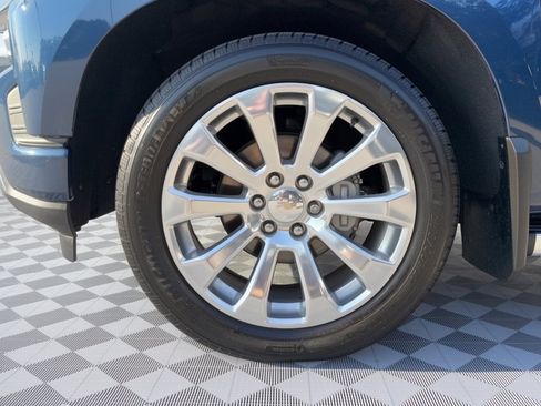 Used 2022 Chevrolet Silverado 1500 High Country w/ Technology Package AWD/4WD image 13