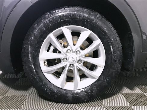 Used 2017 Kia Sorento LX image 9