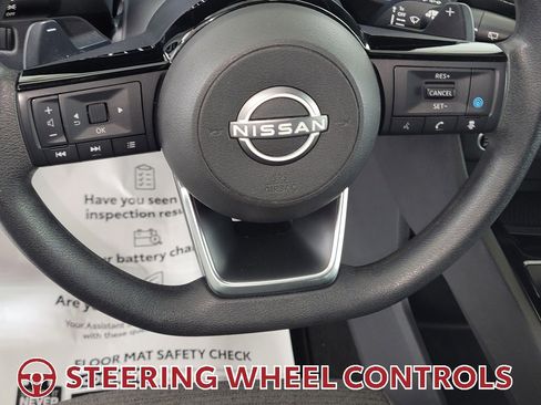 Used 2023 Nissan Rogue SV image 17