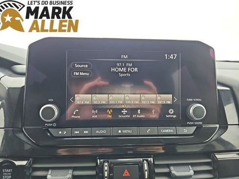 Used 2025 Nissan Pathfinder SV FWD image 13