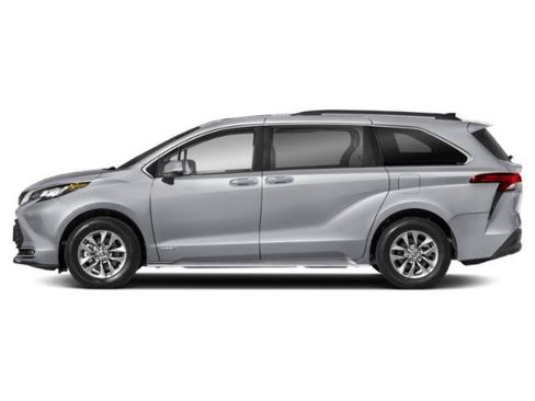 Used 2021 Toyota Sienna XLE w/ XLE Plus Package FWD image 3