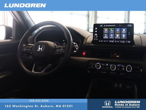 Used 2025 Honda Pilot TrailSport image 5