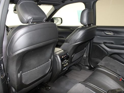 Used 2024 Jeep Grand Cherokee L Altitude AWD/4WD image 21