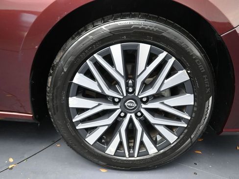 Used 2024 Nissan Altima 2.5 SV image 5