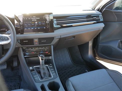 Certified 2025 Volkswagen Jetta SE image 23