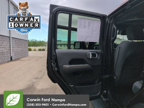 Used 2024 Jeep Wrangler Unlimited Sahara w/ Technology Group AWD/4WD image 25